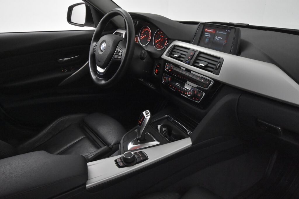 BMW 318 2018 F30 Sedan 318i A Business Exclusive / Facelift / Sporttipenkit/ Ledivalot