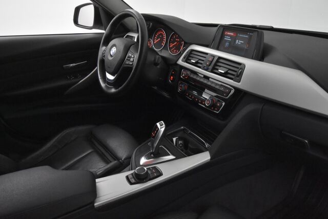 BMW 318 2018 F30 Sedan 318i A Business Exclusive / Facelift / Sporttipenkit/ Ledivalot
