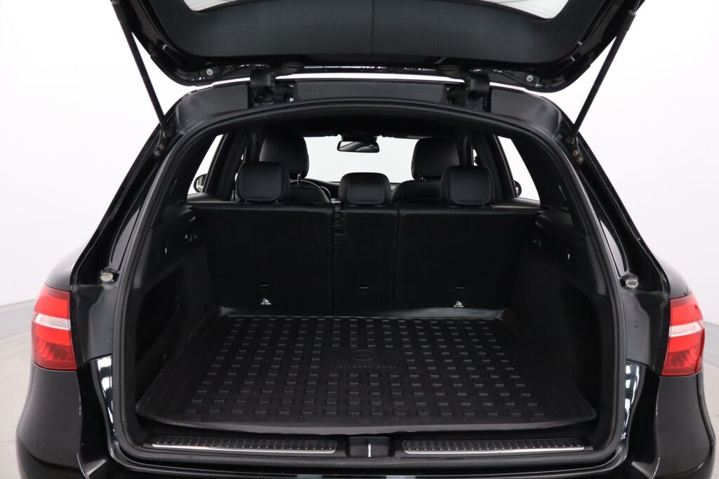 Mercedes-Benz GLC 2015 220 d 4Matic A Premium Business / AMG sisäpaketti / Vetokoukku / ILS / 360° kamera / Lohkolämmitin + Sp / Sport-penkit