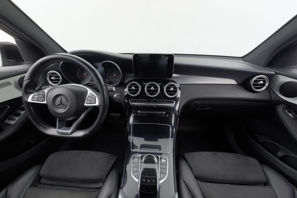 Mercedes-Benz GLC 2015 220 d 4Matic A Premium Business / AMG sisäpaketti / Vetokoukku / ILS / 360° kamera / Lohkolämmitin + Sp / Sport-penkit