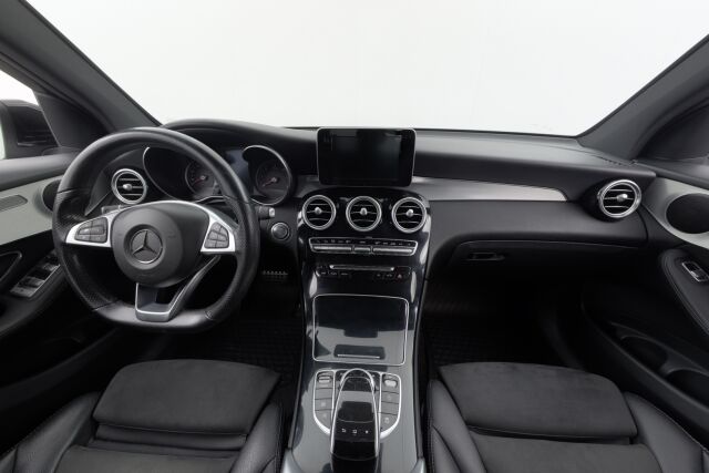 Mercedes-Benz GLC 2015 220 d 4Matic A Premium Business / AMG sisäpaketti / Vetokoukku / ILS / 360° kamera / Lohkolämmitin + Sp / Sport-penkit