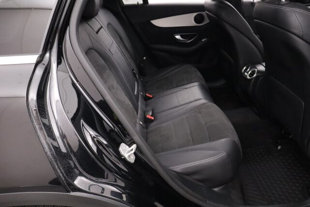 Mercedes-Benz GLC 2015 220 d 4Matic A Premium Business / AMG sisäpaketti / Vetokoukku / ILS / 360° kamera / Lohkolämmitin + Sp / Sport-penkit