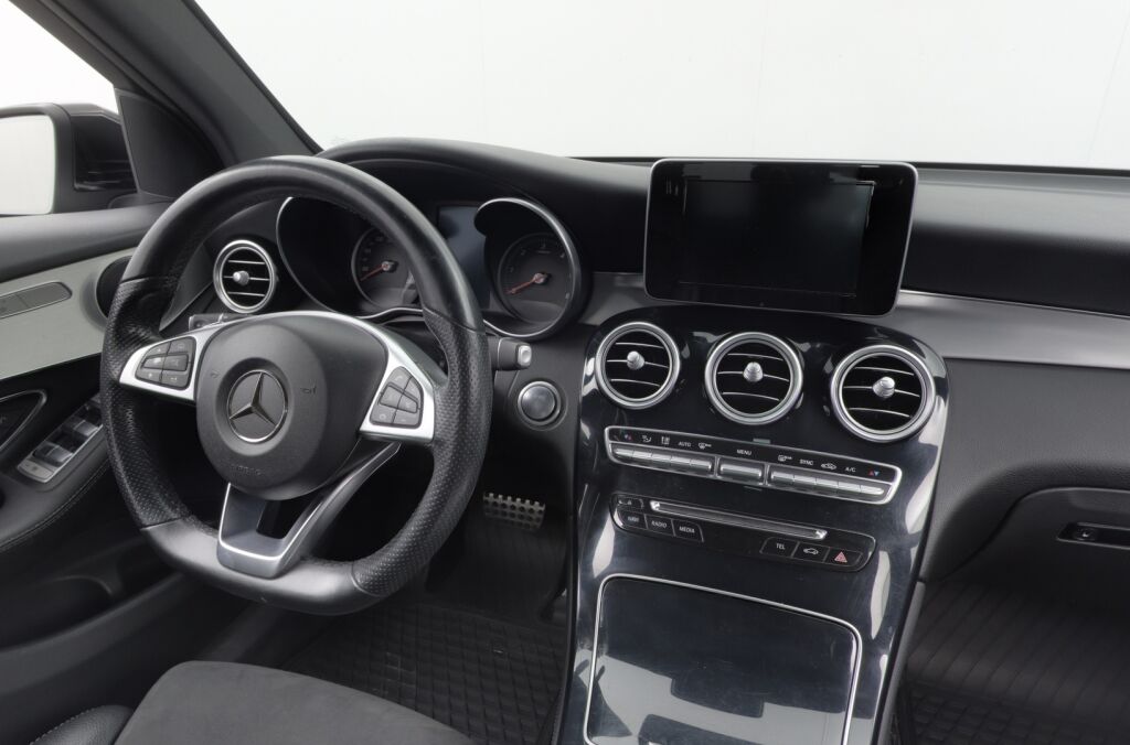 Mercedes-Benz GLC 2015 220 d 4Matic A Premium Business / AMG sisäpaketti / Vetokoukku / ILS / 360° kamera / Lohkolämmitin + Sp / Sport-penkit