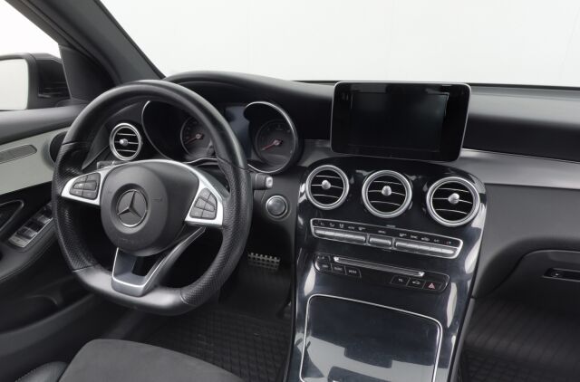 Mercedes-Benz GLC 2015 220 d 4Matic A Premium Business / AMG sisäpaketti / Vetokoukku / ILS / 360° kamera / Lohkolämmitin + Sp / Sport-penkit