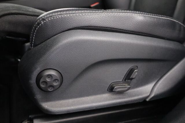 Mercedes-Benz GLC 2015 220 d 4Matic A Premium Business / AMG sisäpaketti / Vetokoukku / ILS / 360° kamera / Lohkolämmitin + Sp / Sport-penkit