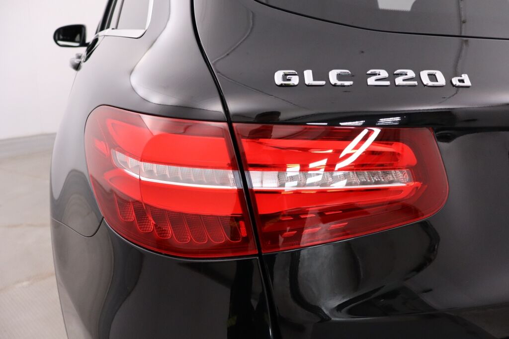 Mercedes-Benz GLC 2015 220 d 4Matic A Premium Business / AMG sisäpaketti / Vetokoukku / ILS / 360° kamera / Lohkolämmitin + Sp / Sport-penkit