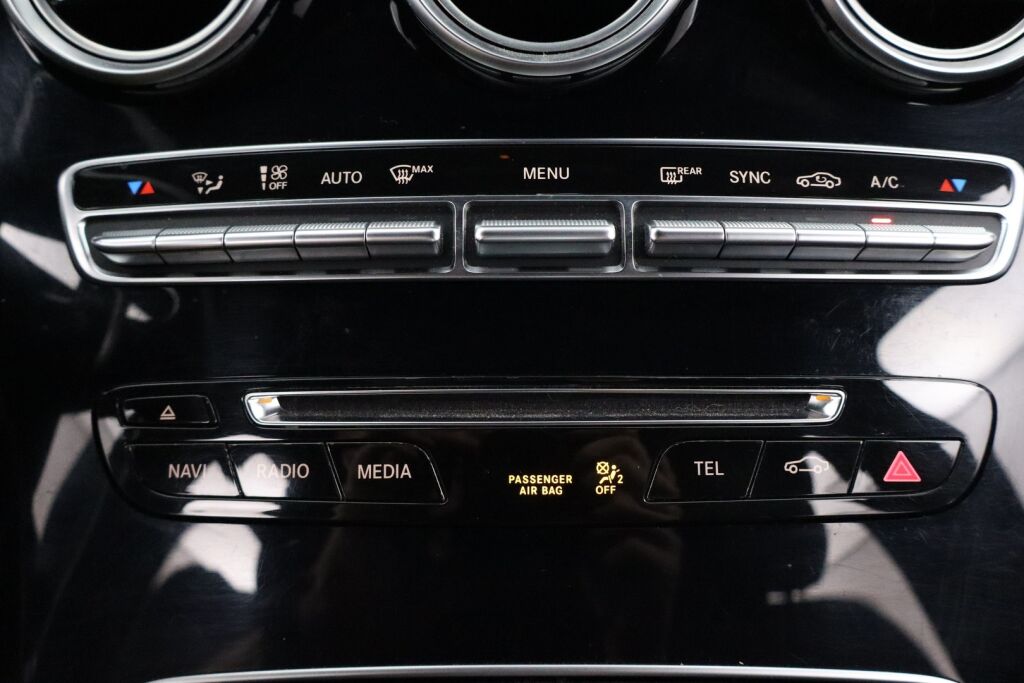 Mercedes-Benz GLC 2015 220 d 4Matic A Premium Business / AMG sisäpaketti / Vetokoukku / ILS / 360° kamera / Lohkolämmitin + Sp / Sport-penkit