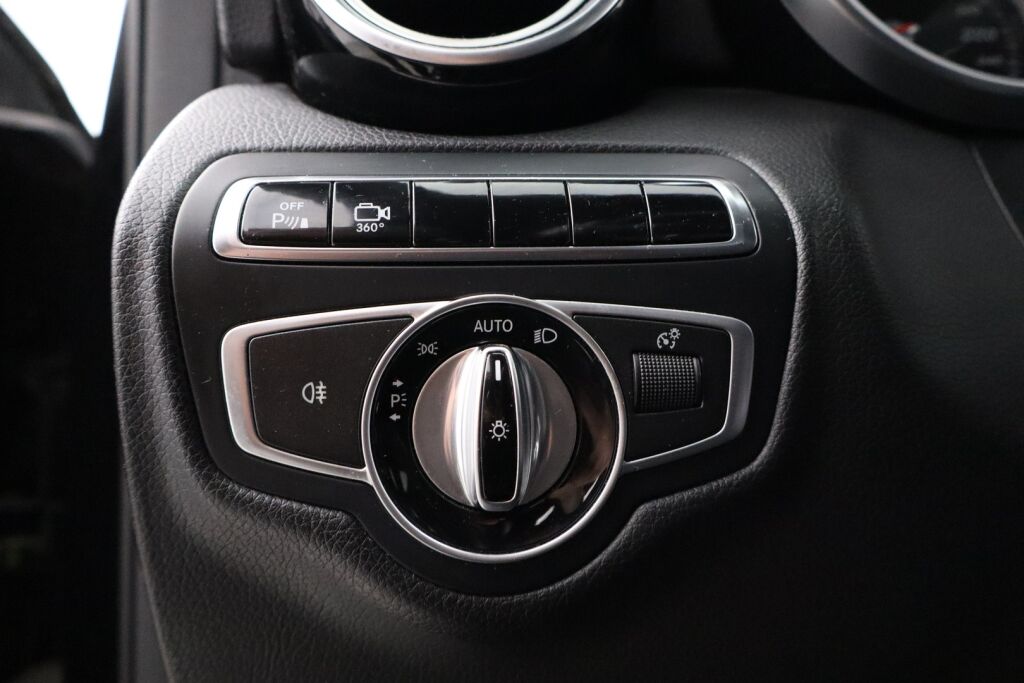 Mercedes-Benz GLC 2015 220 d 4Matic A Premium Business / AMG sisäpaketti / Vetokoukku / ILS / 360° kamera / Lohkolämmitin + Sp / Sport-penkit
