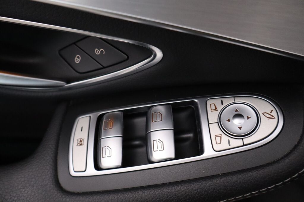 Mercedes-Benz GLC 2015 220 d 4Matic A Premium Business / AMG sisäpaketti / Vetokoukku / ILS / 360° kamera / Lohkolämmitin + Sp / Sport-penkit