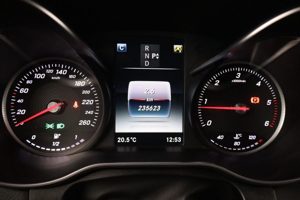Mercedes-Benz GLC 2015 220 d 4Matic A Premium Business / AMG sisäpaketti / Vetokoukku / ILS / 360° kamera / Lohkolämmitin + Sp / Sport-penkit