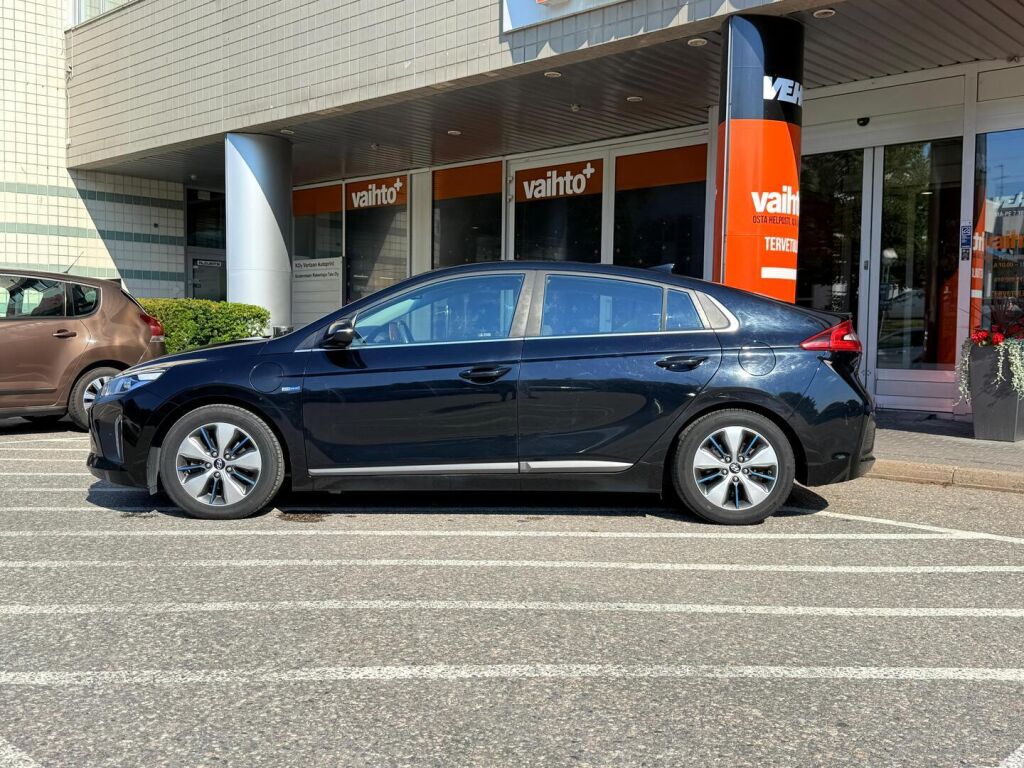 Hyundai IONIQ plug-in 2017 DCT Comfort Business / Infinity audio / Adaptiivinen vakkari / Blis / Kaistavahti