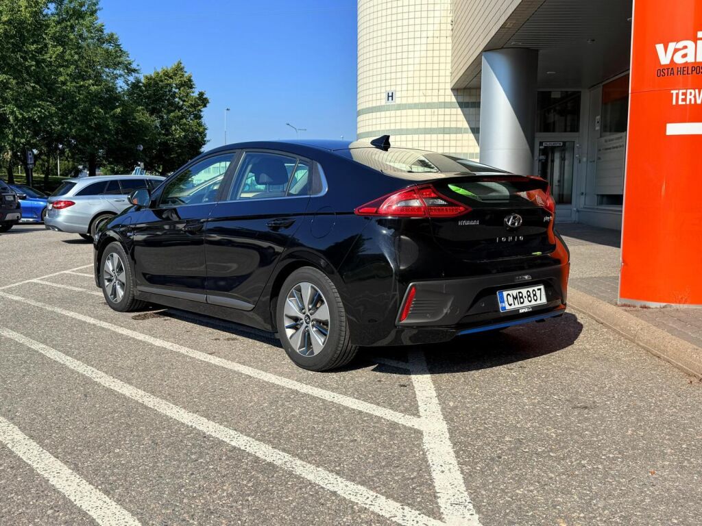 Hyundai IONIQ plug-in 2017 DCT Comfort Business / Infinity audio / Adaptiivinen vakkari / Blis / Kaistavahti