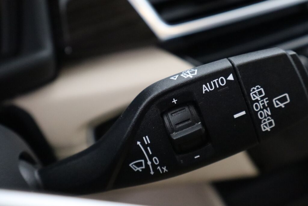 BMW 225 2019 F45 Active Tourer 225xe A Charged Edition Luxury / 1 om / Neliveto / Urh. istuimet / Nahkaverhoilu /