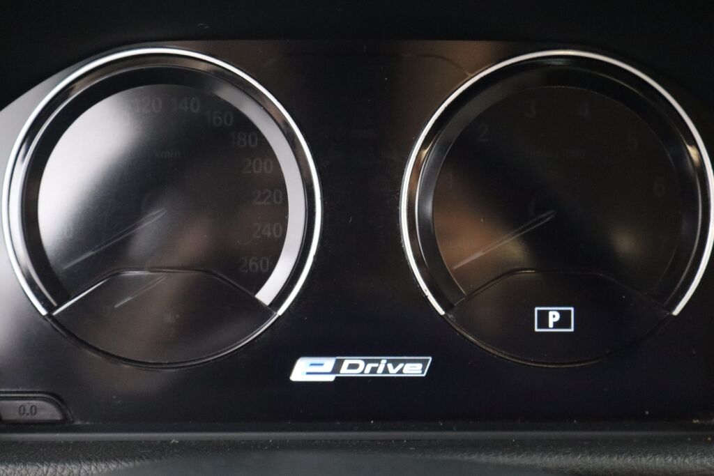 BMW 225 2019 F45 Active Tourer 225xe A Charged Edition Luxury / 1 om / Neliveto / Urh. istuimet / Nahkaverhoilu /