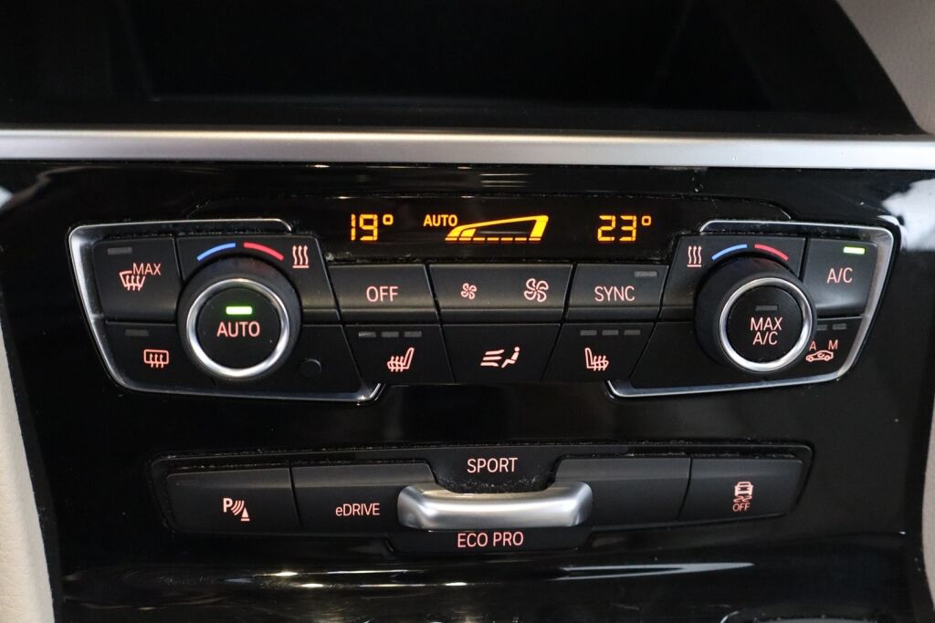 BMW 225 2019 F45 Active Tourer 225xe A Charged Edition Luxury / 1 om / Neliveto / Urh. istuimet / Nahkaverhoilu /