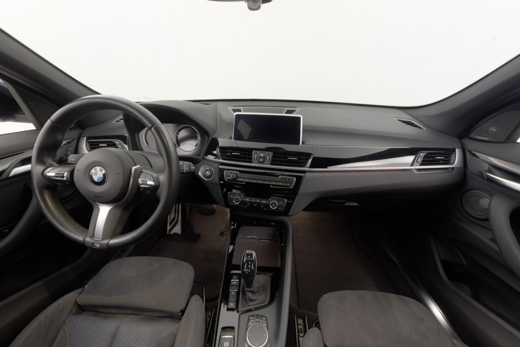 BMW X1 2019 F48 xDrive18d A Business Pro M Sport / Suomiauto / Harman Kardon / HUD / Keyless / Navigointi / Lohko + SP