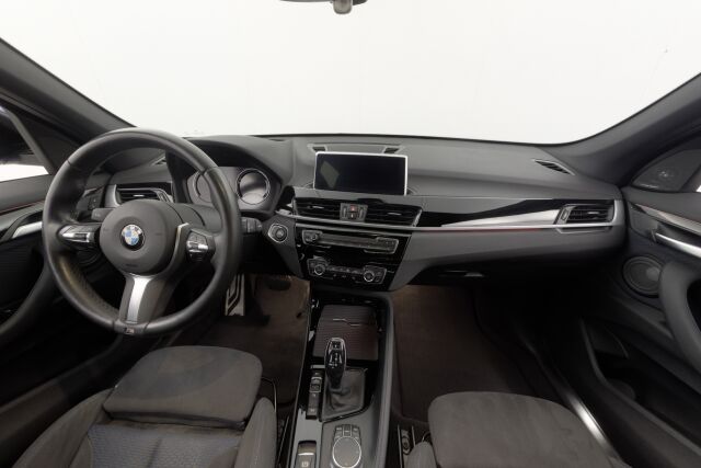 BMW X1 2019 F48 xDrive18d A Business Pro M Sport / Suomiauto / Harman Kardon / HUD / Keyless / Navigointi / Lohko + SP