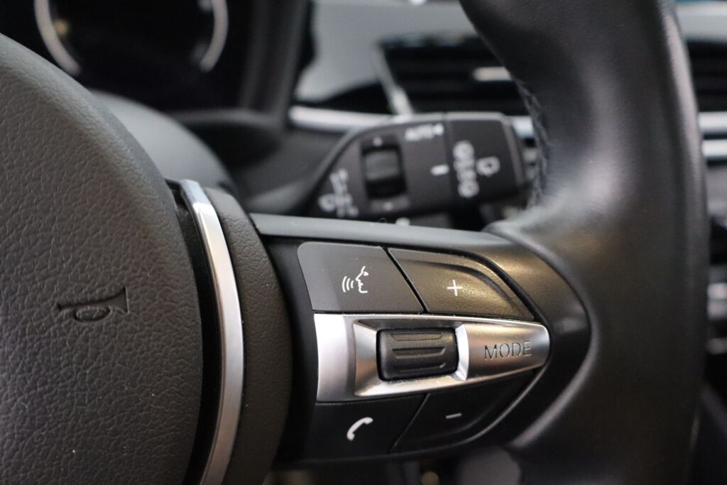 BMW X1 2019 F48 xDrive18d A Business Pro M Sport / Suomiauto / Harman Kardon / HUD / Keyless / Navigointi / Lohko + SP