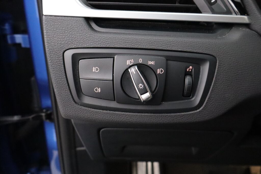 BMW X1 2019 F48 xDrive18d A Business Pro M Sport / Suomiauto / Harman Kardon / HUD / Keyless / Navigointi / Lohko + SP