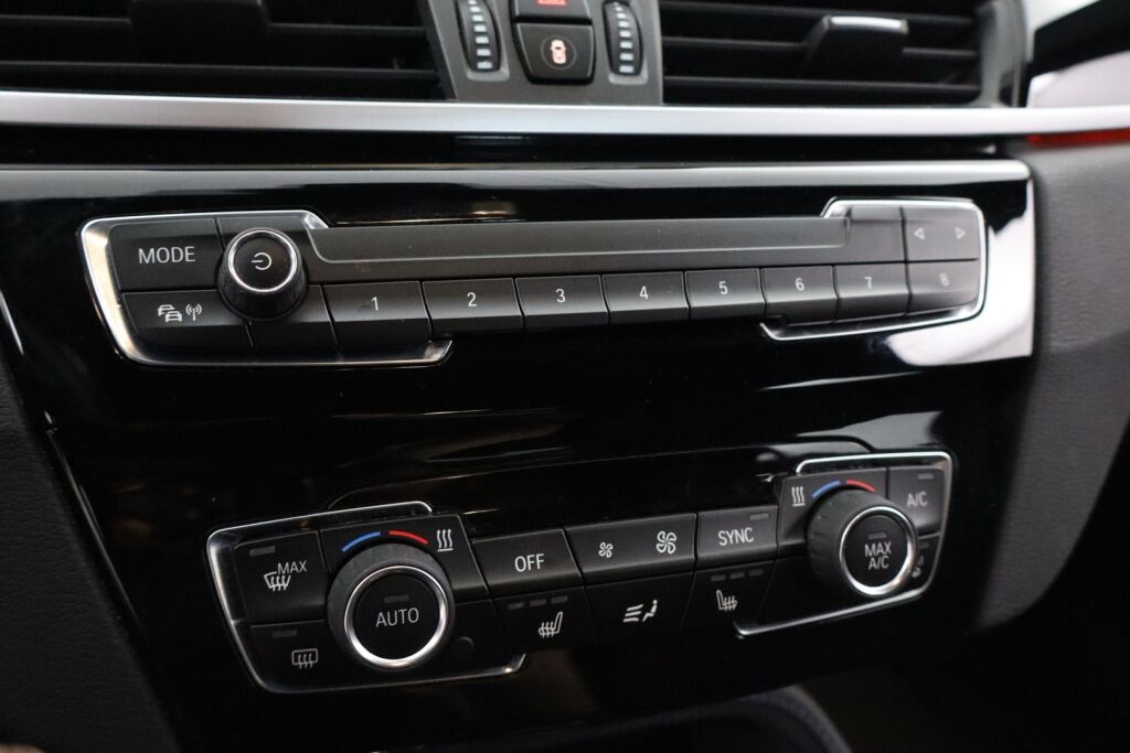 BMW X1 2019 F48 xDrive18d A Business Pro M Sport / Suomiauto / Harman Kardon / HUD / Keyless / Navigointi / Lohko + SP