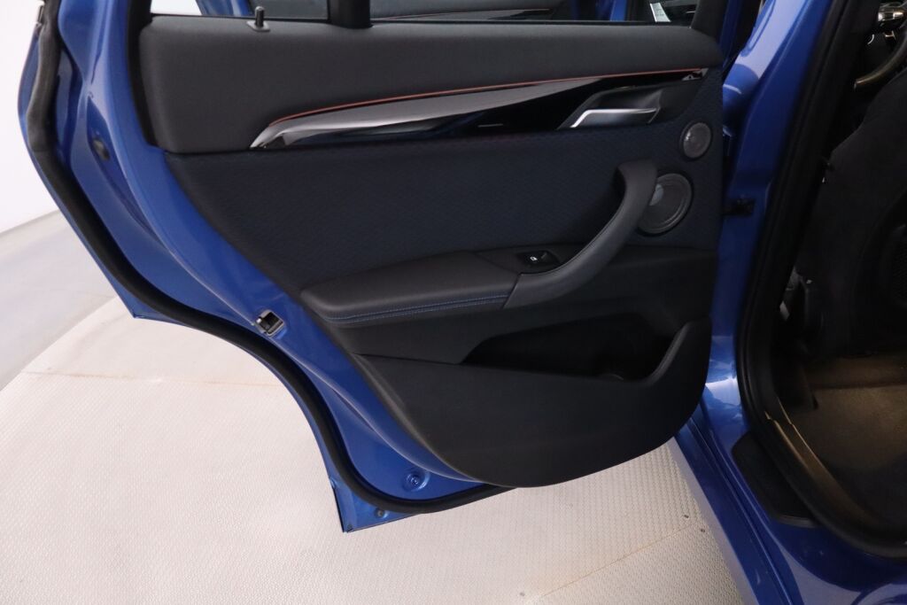 BMW X1 2019 F48 xDrive18d A Business Pro M Sport / Suomiauto / Harman Kardon / HUD / Keyless / Navigointi / Lohko + SP
