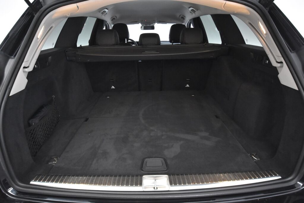 Mercedes-Benz E 2019 220 d 4Matic T A Business AMG / Vetokoukku / Widescreen / Webasto / Multibeam / Merkkiliikeen huoltokirja