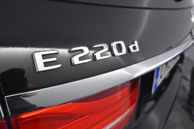 Mercedes-Benz E 2019 220 d 4Matic T A Business AMG / Vetokoukku / Widescreen / Webasto / Multibeam / Merkkiliikeen huoltokirja