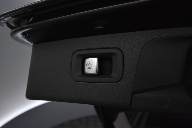 Mercedes-Benz E 2019 220 d 4Matic T A Business AMG / Vetokoukku / Widescreen / Webasto / Multibeam / Merkkiliikeen huoltokirja