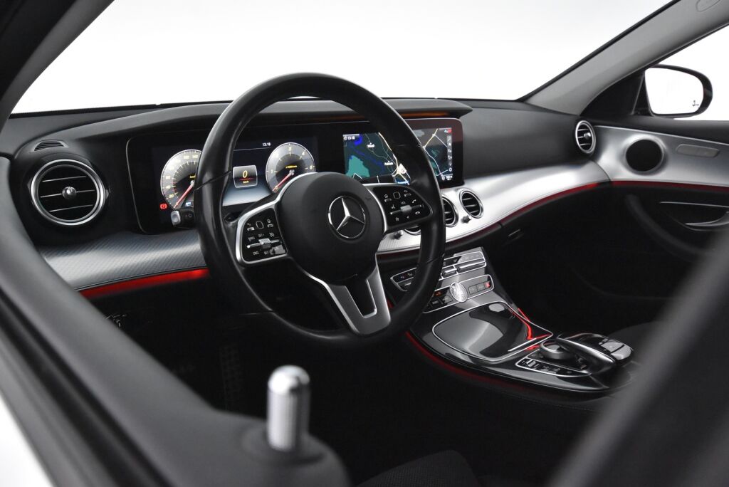 Mercedes-Benz E 2019 220 d 4Matic T A Business AMG / Vetokoukku / Widescreen / Webasto / Multibeam / Merkkiliikeen huoltokirja