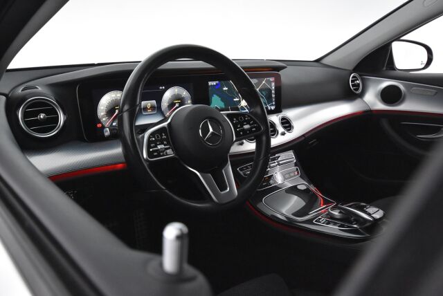 Mercedes-Benz E 2019 220 d 4Matic T A Business AMG / Vetokoukku / Widescreen / Webasto / Multibeam / Merkkiliikeen huoltokirja
