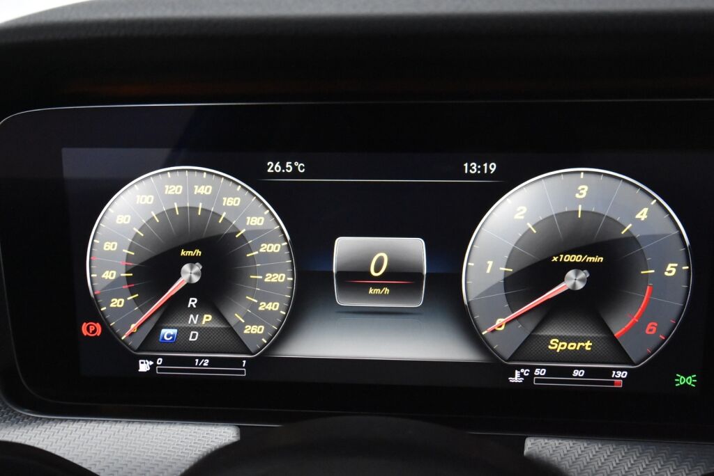 Mercedes-Benz E 2019 220 d 4Matic T A Business AMG / Vetokoukku / Widescreen / Webasto / Multibeam / Merkkiliikeen huoltokirja