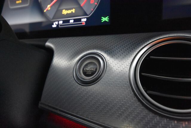Mercedes-Benz E 2019 220 d 4Matic T A Business AMG / Vetokoukku / Widescreen / Webasto / Multibeam / Merkkiliikeen huoltokirja