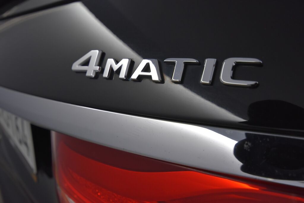 Mercedes-Benz E 2019 220 d 4Matic T A Business AMG / Vetokoukku / Widescreen / Webasto / Multibeam / Merkkiliikeen huoltokirja