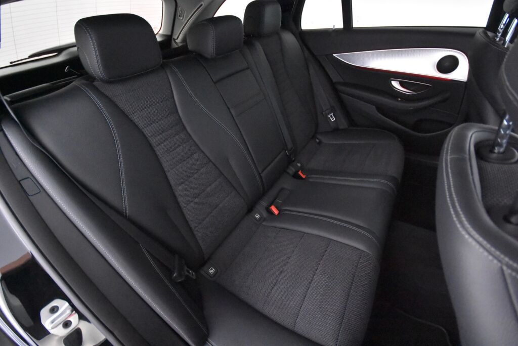 Mercedes-Benz E 2019 220 d 4Matic T A Business AMG / Vetokoukku / Widescreen / Webasto / Multibeam / Merkkiliikeen huoltokirja