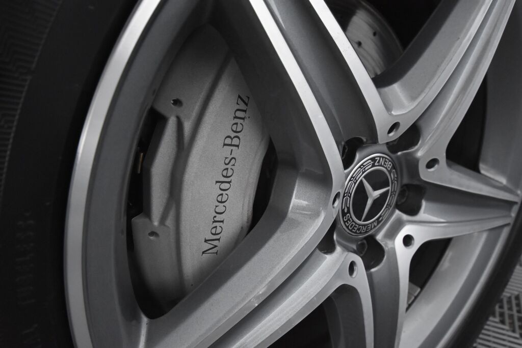 Mercedes-Benz E 2019 220 d 4Matic T A Business AMG / Vetokoukku / Widescreen / Webasto / Multibeam / Merkkiliikeen huoltokirja