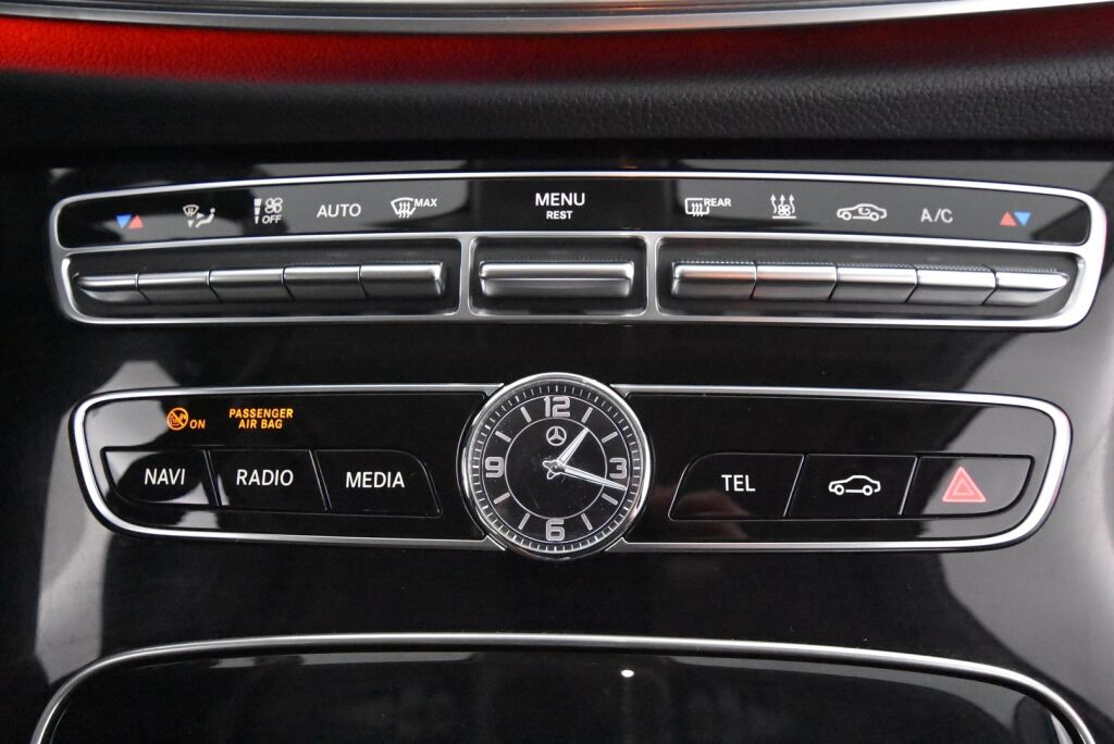 Mercedes-Benz E 2019 220 d 4Matic T A Business AMG / Vetokoukku / Widescreen / Webasto / Multibeam / Merkkiliikeen huoltokirja