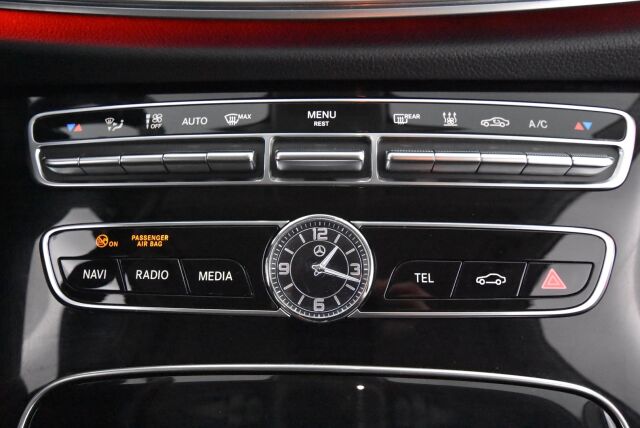 Mercedes-Benz E 2019 220 d 4Matic T A Business AMG / Vetokoukku / Widescreen / Webasto / Multibeam / Merkkiliikeen huoltokirja