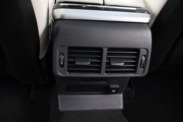 Land Rover Range Rover Velar 2019 P250 2,0 bensiini S / Merkkihuollettu / Suomiauto / ACC / Webasto / Panorama / Meridian / Muistipenkit / Navigointi - RAHOITUS TÄHÄN AUTOON VAIN 3.99% - 