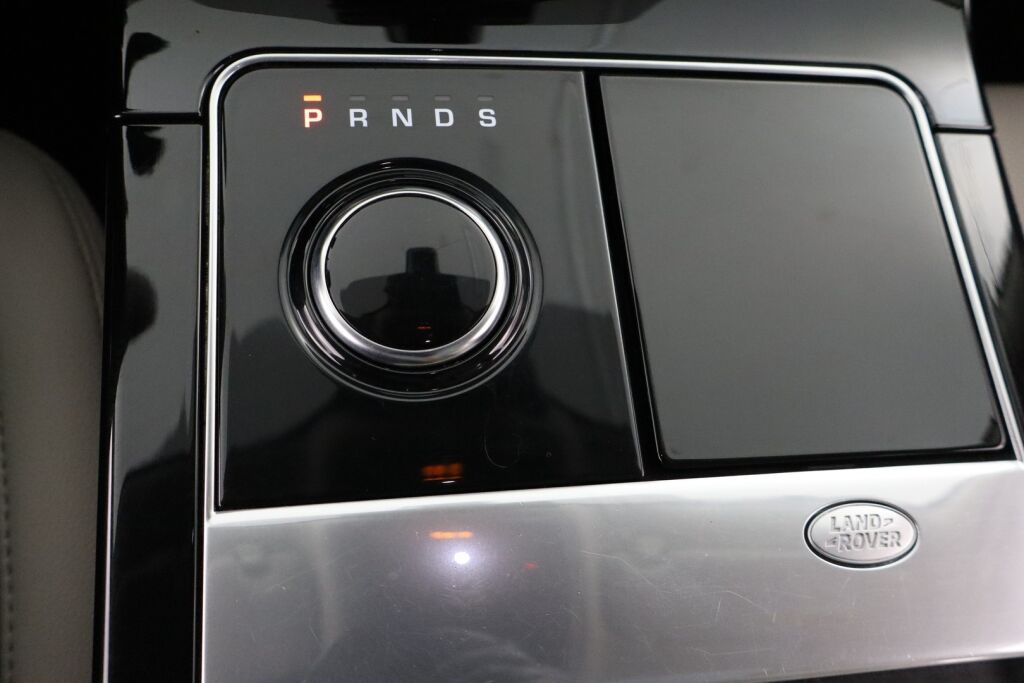 Land Rover Range Rover Velar 2019 P250 2,0 bensiini S / Merkkihuollettu / Suomiauto / ACC / Webasto / Panorama / Meridian / Muistipenkit / Navigointi - RAHOITUS TÄHÄN AUTOON VAIN 3.99% - 