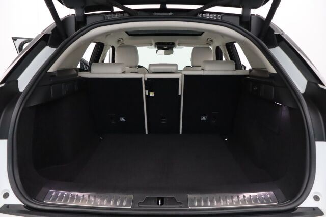 Land Rover Range Rover Velar 2019 P250 2,0 bensiini S / Merkkihuollettu / Suomiauto / ACC / Webasto / Panorama / Meridian / Muistipenkit / Navigointi - RAHOITUS TÄHÄN AUTOON VAIN 3.99% - 