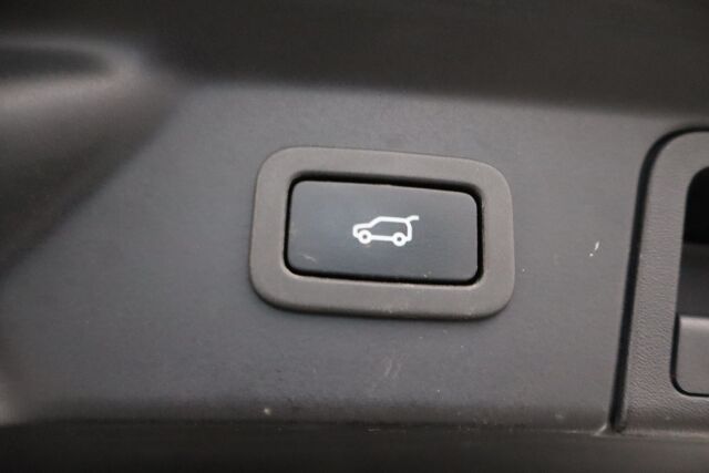Land Rover Range Rover Velar 2019 P250 2,0 bensiini S / Merkkihuollettu / Suomiauto / ACC / Webasto / Panorama / Meridian / Muistipenkit / Navigointi - RAHOITUS TÄHÄN AUTOON VAIN 3.99% - 