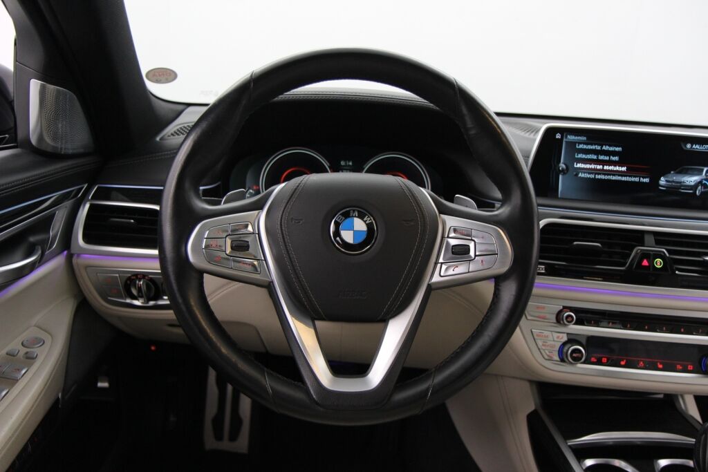 BMW 740 2016 G12 Sedan 740Le iPerformance A xDrive Business Exclusive / M Sport / Comfort istuimet edessä ja takana / Panorama / HUD / ACC /