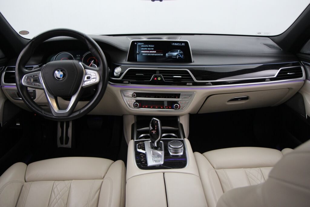 BMW 740 2016 G12 Sedan 740Le iPerformance A xDrive Business Exclusive / M Sport / Comfort istuimet edessä ja takana / Panorama / HUD / ACC /