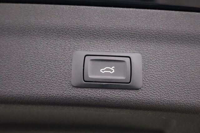 Audi A6 2020 Avant Business Sport 40 TDI MHEV quattro S tronic / Webasto / Vakkari / 360kamera / Koukku / Huom km./