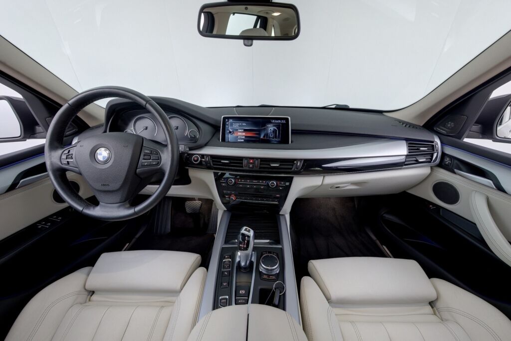 BMW X5 2017 F15 xDrive40e A / Pro navi / Kamera / Koukku / Panoraama / Ratinlämmitin / Harman&Kardon / Hyvin huollettu