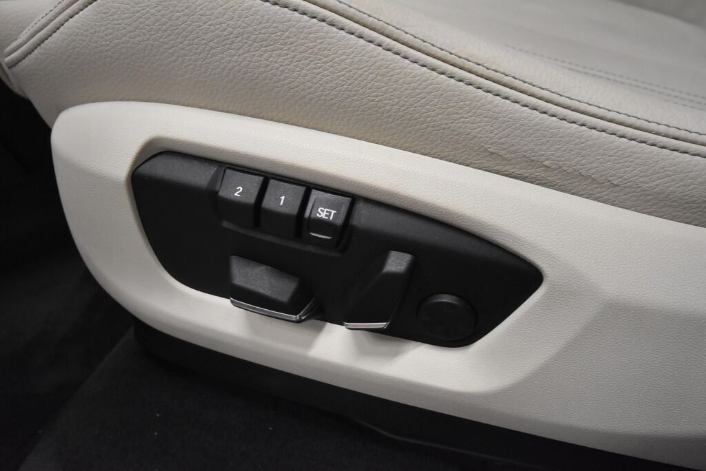 BMW X5 2017 F15 xDrive40e A / Pro navi / Kamera / Koukku / Panoraama / Ratinlämmitin / Harman&Kardon / Hyvin huollettu