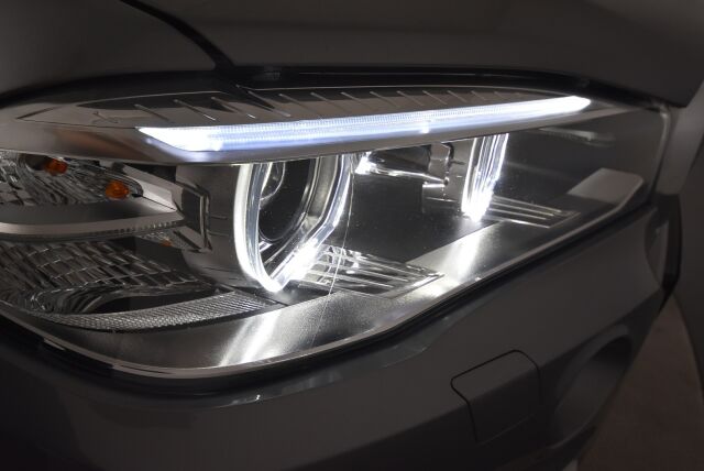 BMW X5 2017 F15 xDrive40e A / Pro navi / Kamera / Koukku / Panoraama / Ratinlämmitin / Harman&Kardon / Hyvin huollettu