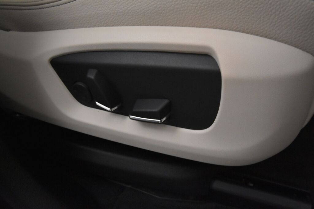 BMW X5 2017 F15 xDrive40e A / Pro navi / Kamera / Koukku / Panoraama / Ratinlämmitin / Harman&Kardon / Hyvin huollettu