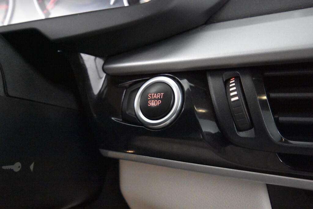 BMW X5 2017 F15 xDrive40e A / Pro navi / Kamera / Koukku / Panoraama / Ratinlämmitin / Harman&Kardon / Hyvin huollettu