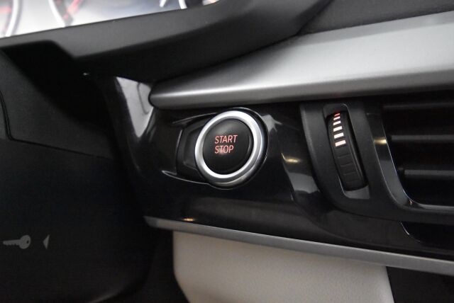 BMW X5 2017 F15 xDrive40e A / Pro navi / Kamera / Koukku / Panoraama / Ratinlämmitin / Harman&Kardon / Hyvin huollettu